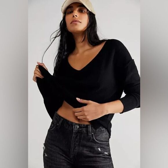 Free People Black Women's v-neck sweater size m EUC - Picture 2 of 6